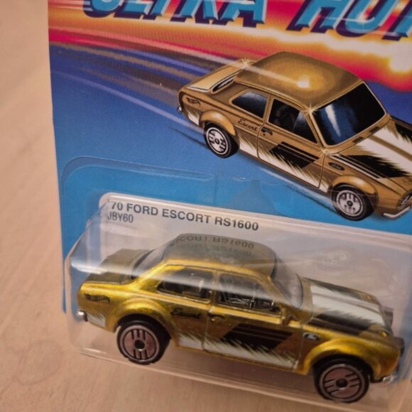 2025 Hot Wheels Ultra Hots '70 Ford Escort RS1600 Spectraflame Gold - Picture 2 of 4